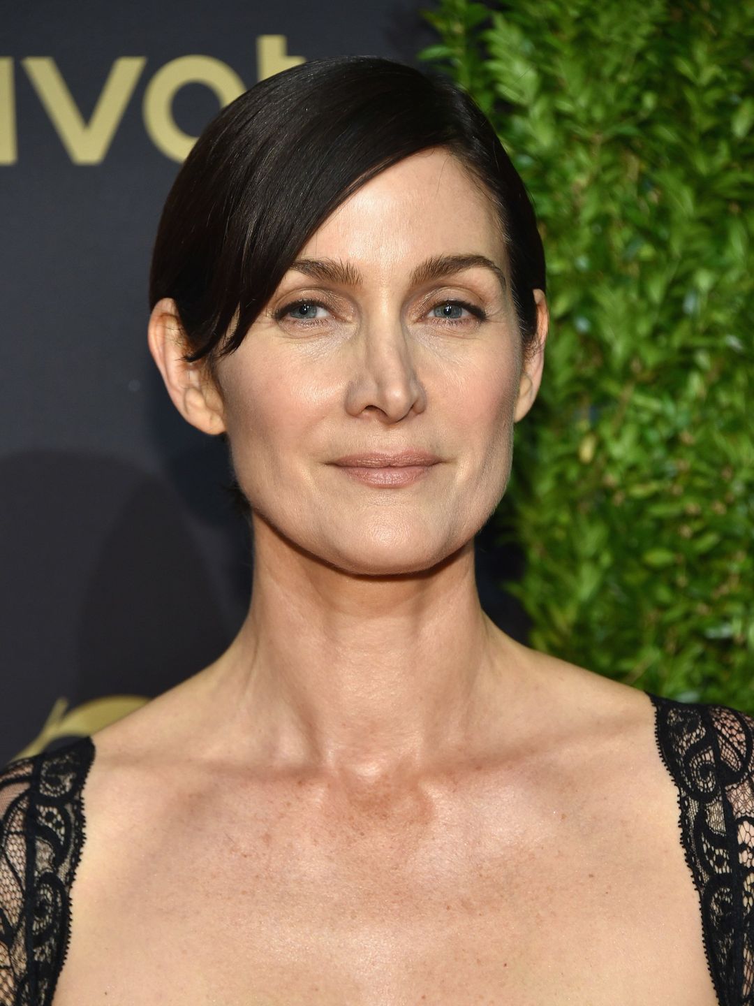Carrie-Anne Moss upbringing