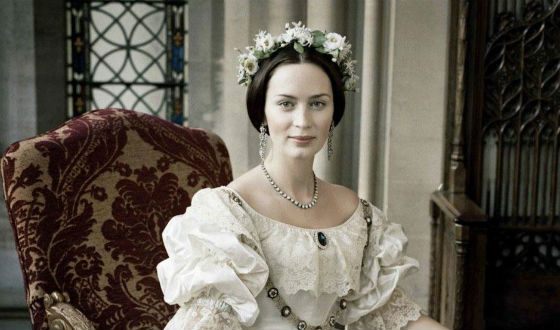 Emily Blunt looks great in historical costumes