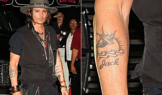 Amongst countless tattoos on Depp’s body there is one made in honor of his appearance in Pirates of the Caribbean franchise