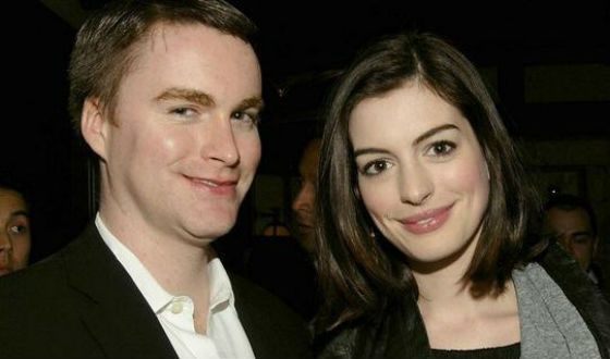 Anne Hathaway left the Catholic Church for her brother