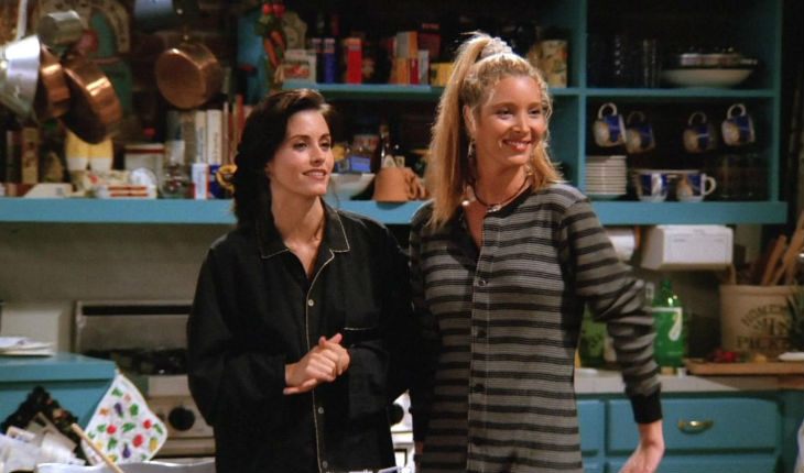 Courteney Cox and Lisa Kudrow in the Friends sitcom