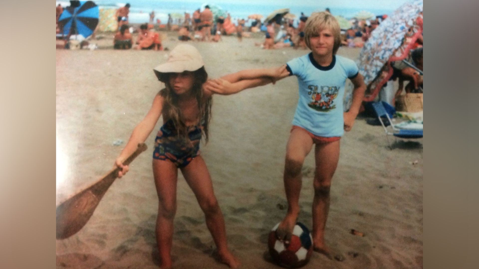 Javier Miley with his sister in childhood