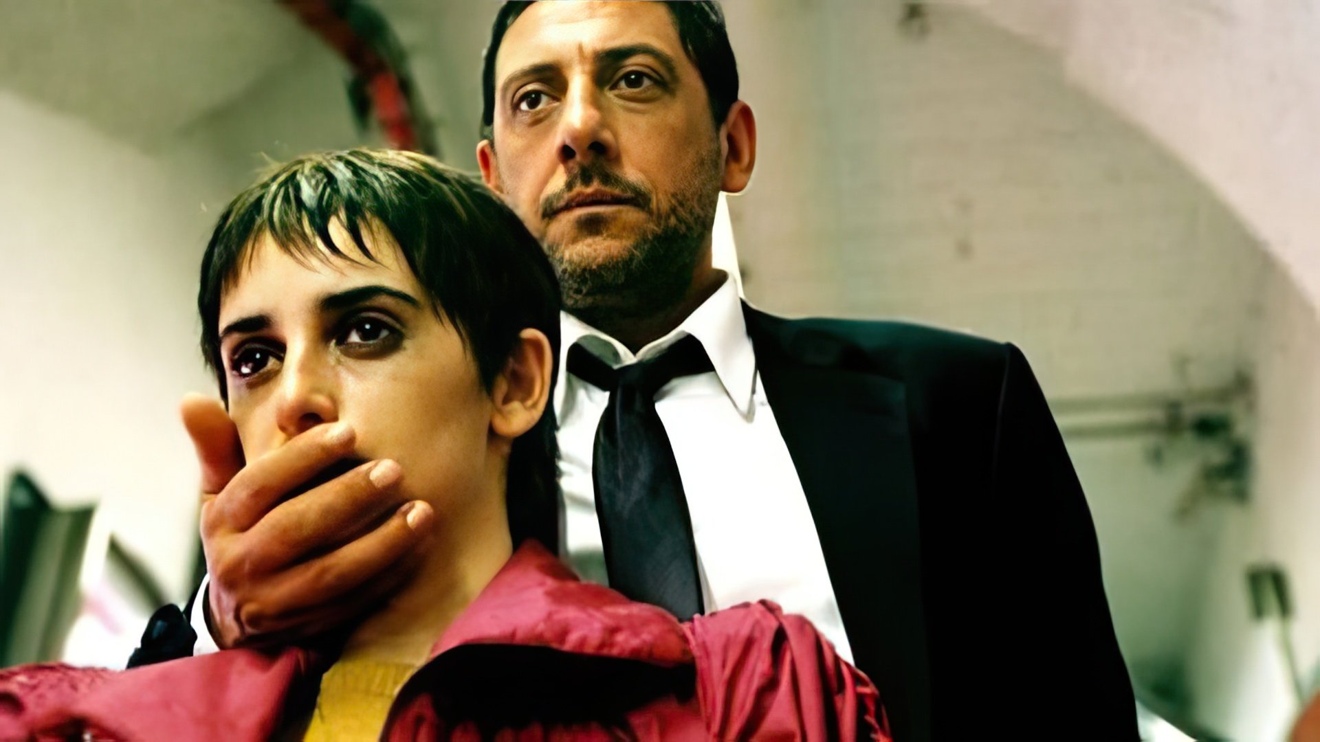 Penélope Cruz and Sergio Castellitto in 'Don't Move'