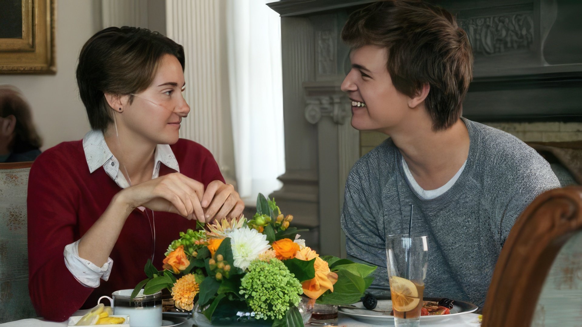 In the picture: Ansel Elgort and Shailene Woodley