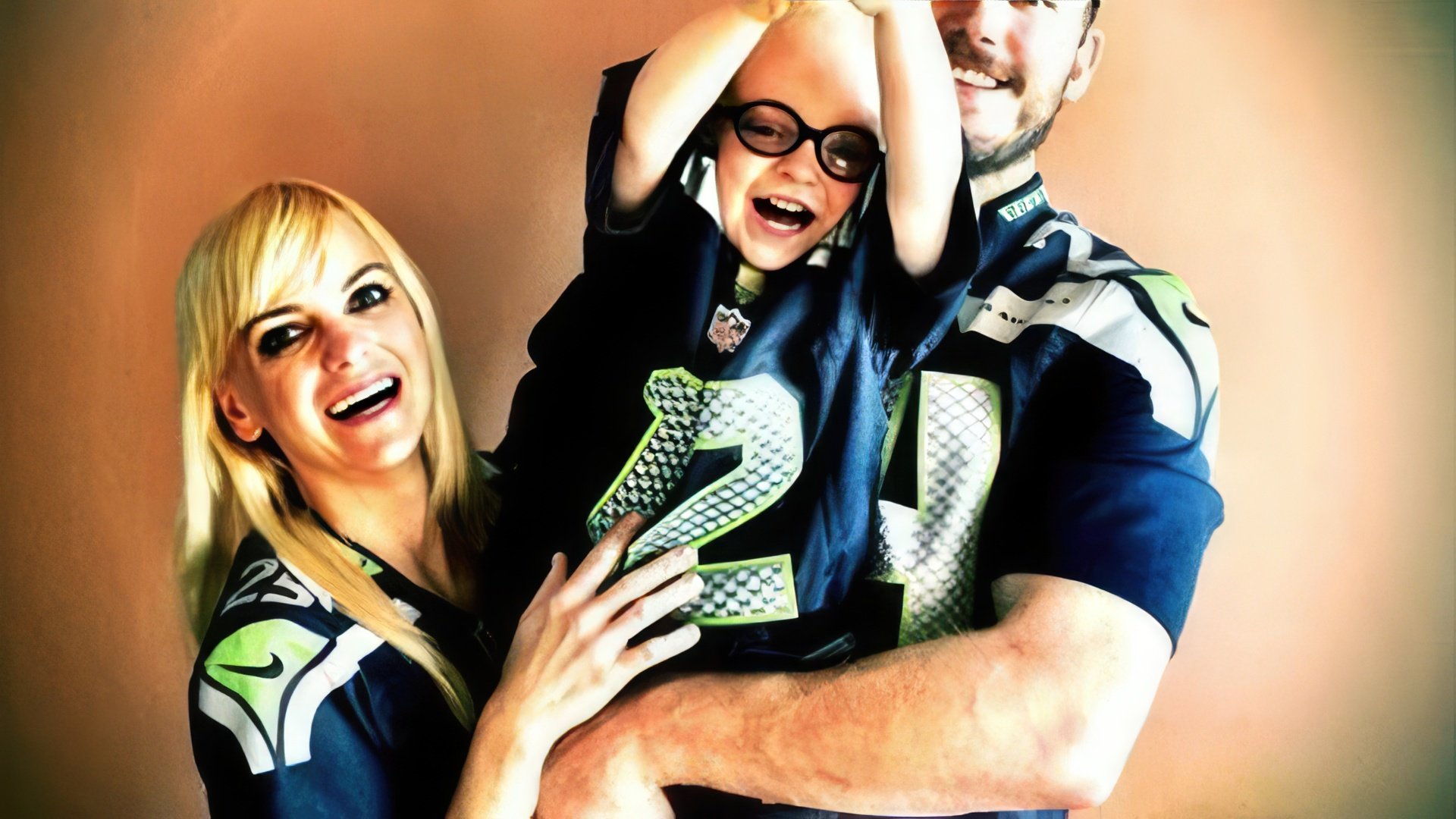 Chris Pratt with his wife and son is a happy family!
