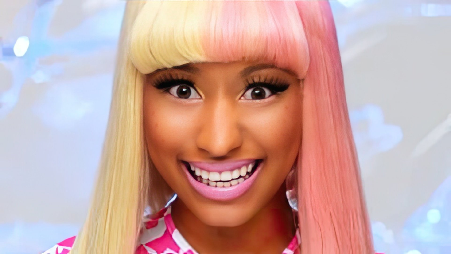 Nicki adores pink color