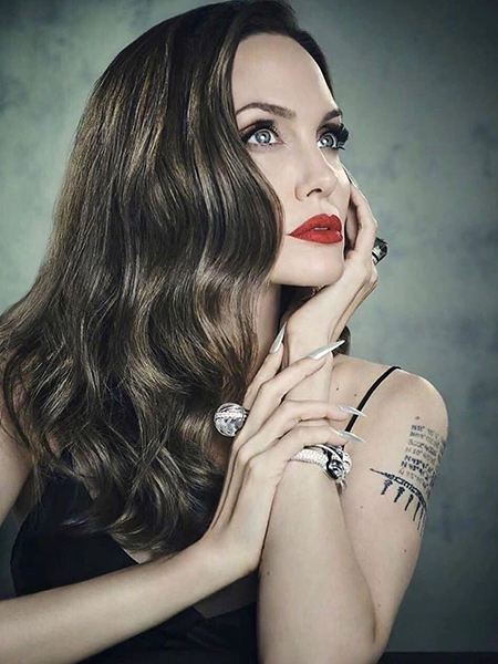 Angelina Jolie Photo 2