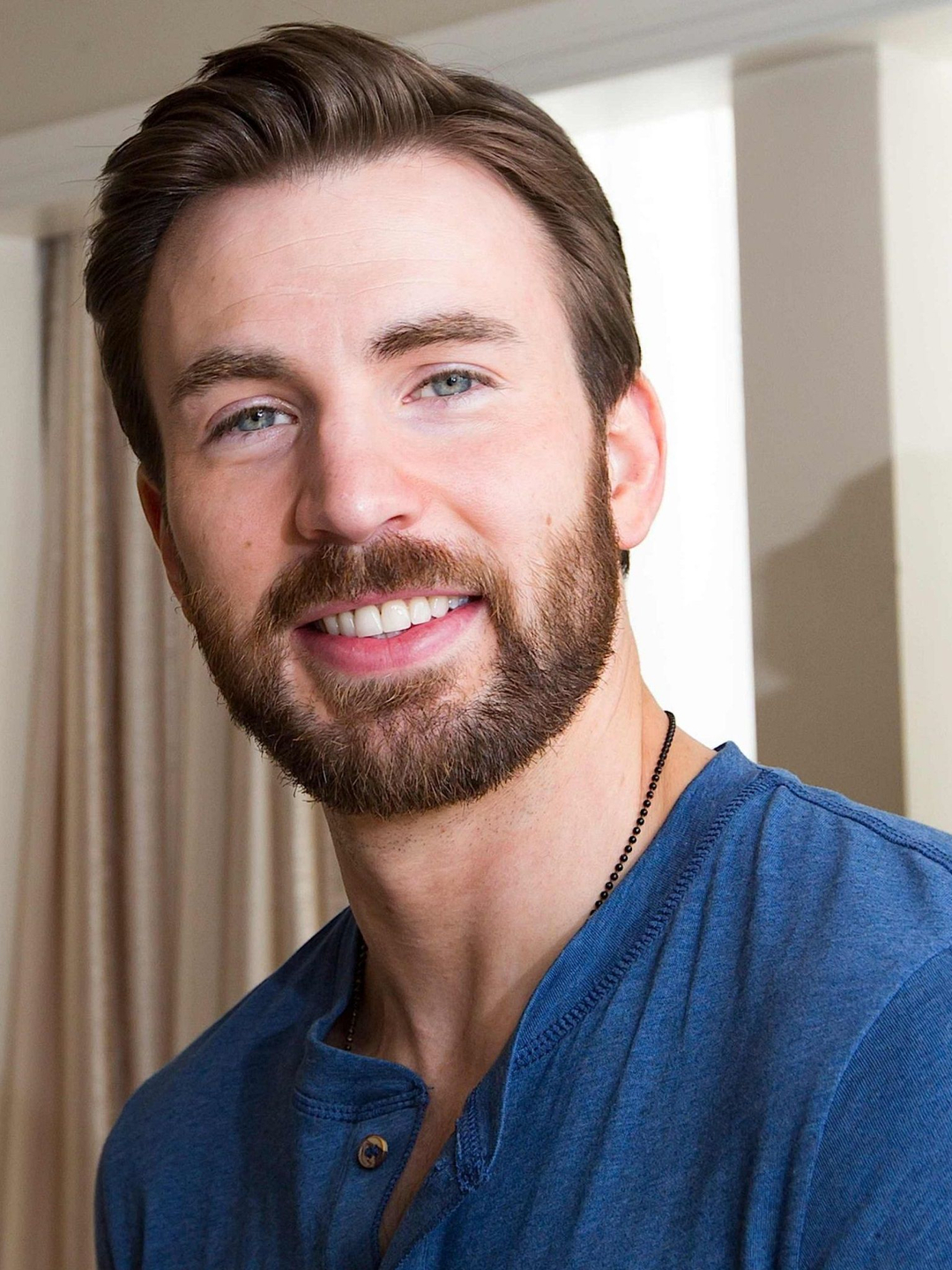 Chris Evans who is his mother