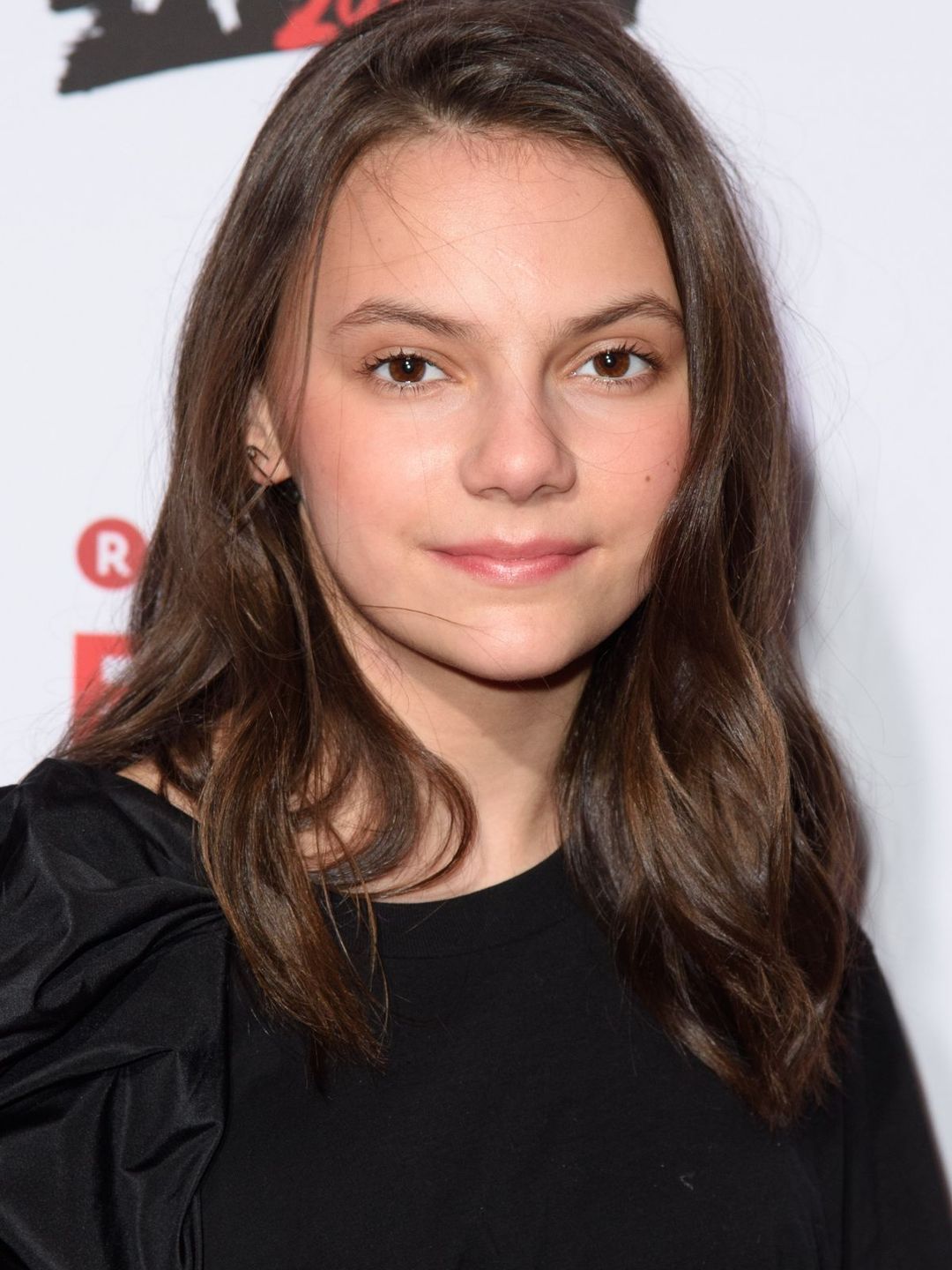 Dafne Keen who is her mother