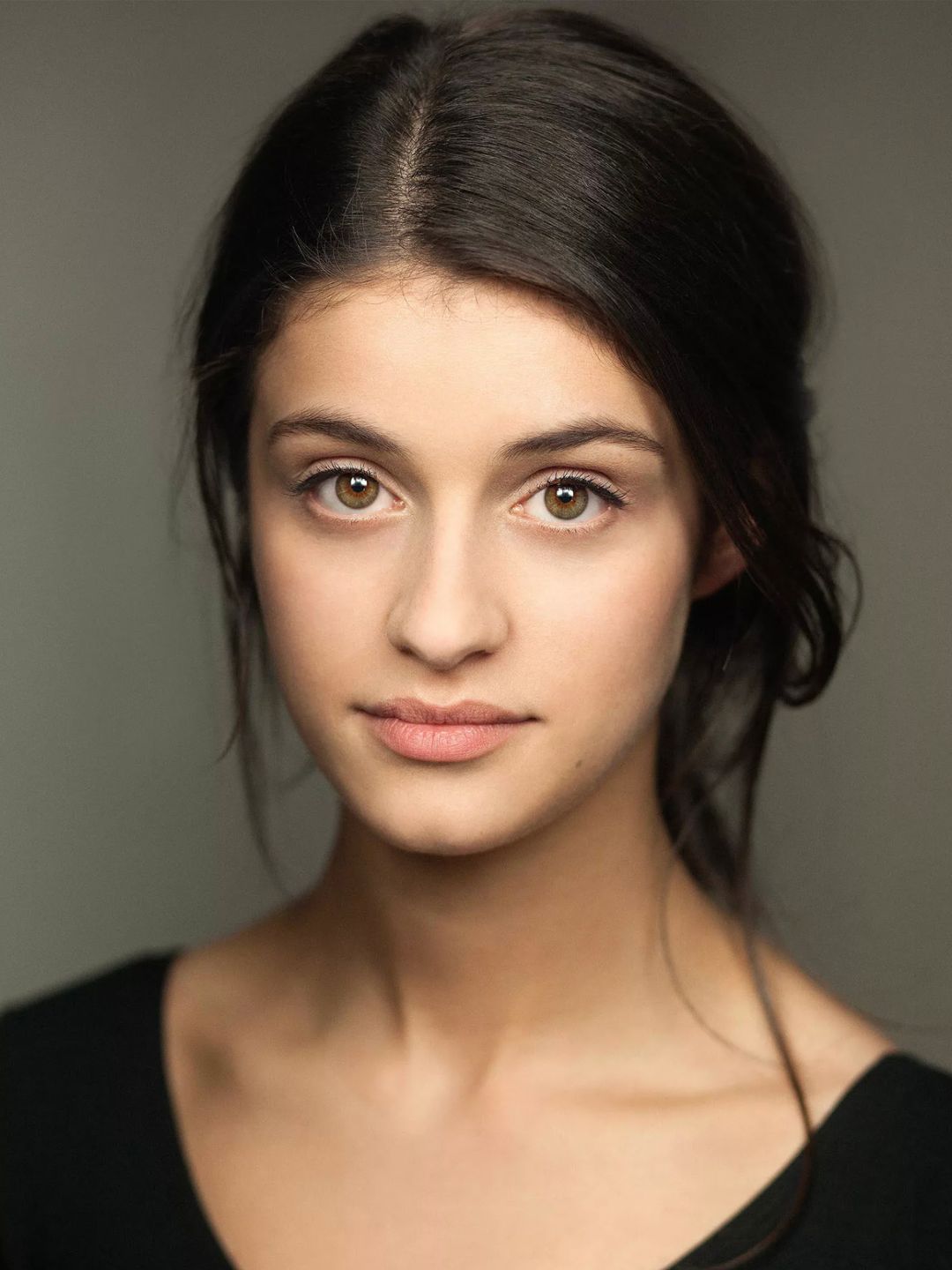 Anya Chalotra height and weight