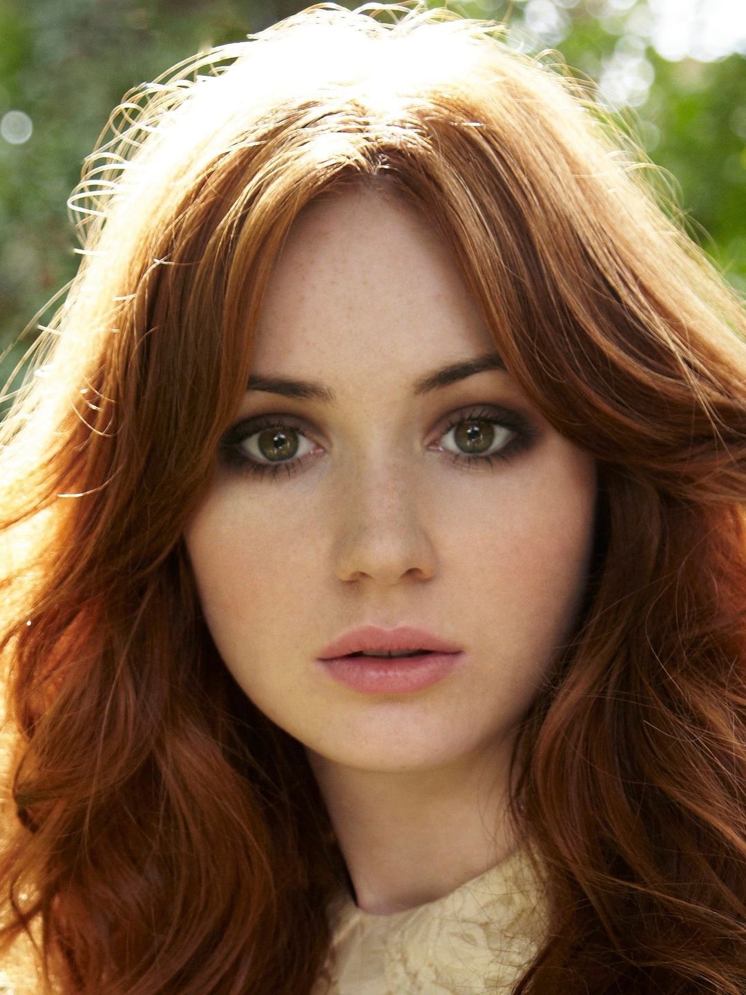 Karen Gillan who is her father