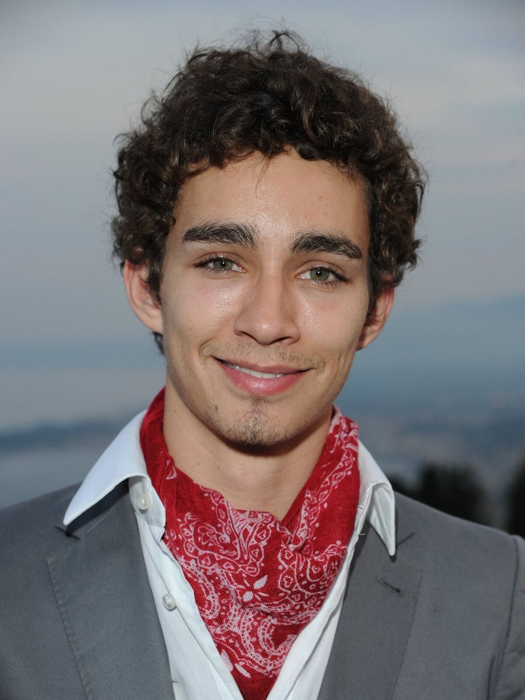 Robert Sheehan who is his mother