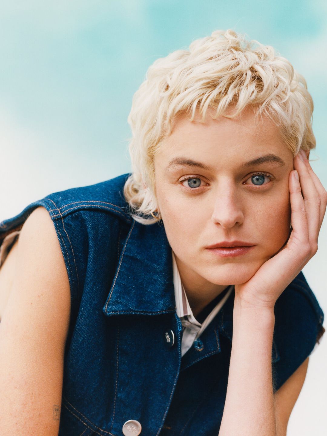 Emma Corrin Bio Age Height Relationship Partner Career Path 2024 