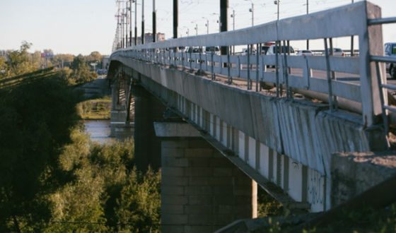 The bridge 60 years to VLKSM over the Irtysh river has a bad fame in Omsk