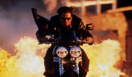 All the motorcycle stunts are performed by Tom Cruise himself