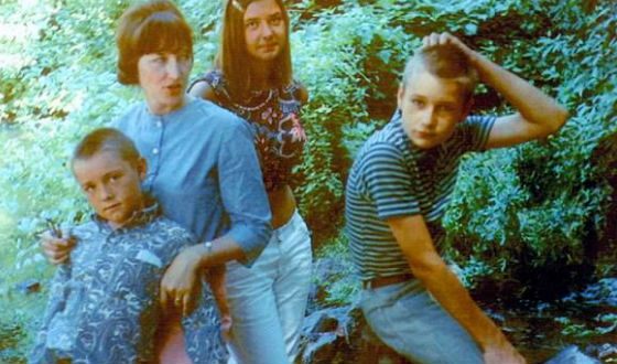 Little Kevin Spacey (on the left) with his mom, brother, and sister