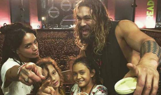Jason Momoa with his wife and kids