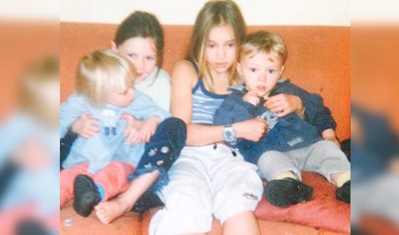 Child photo of Suki Waterhouse with sisters and brother