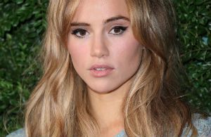 Suki Waterhouse Has Appeared in a Magnificent Dress at the Award Ceremony in London
