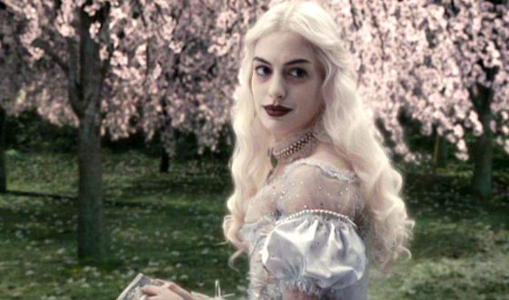 Anne Hathaway as the White Queen (