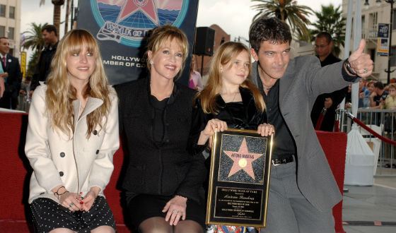Dakota Johnson with her mother, stepfather and sister