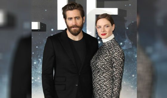 Rebecca Ferguson and Jake Gyllenhaal at the premiere of the movie Life