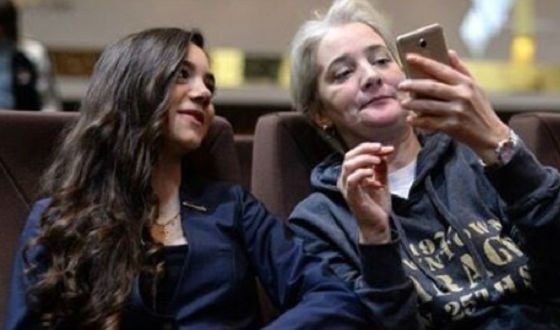  Evgenia Medvedeva with her mother