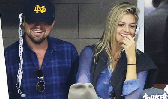 Papparazzi caught Leonardo DiCaprio and Kelly Rohrbach on holiday
