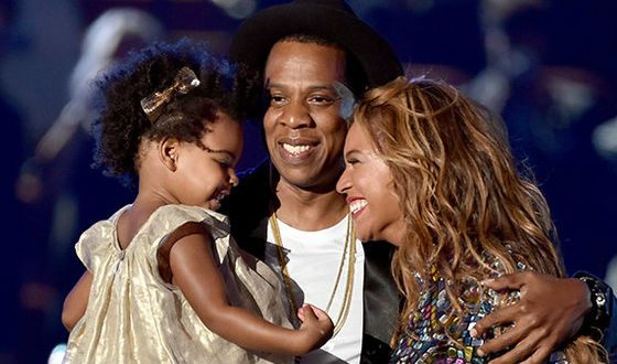 Beyoncé with her husband and daughter