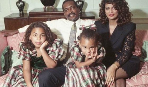 Little Beyonce with her parents and younger sister Solange