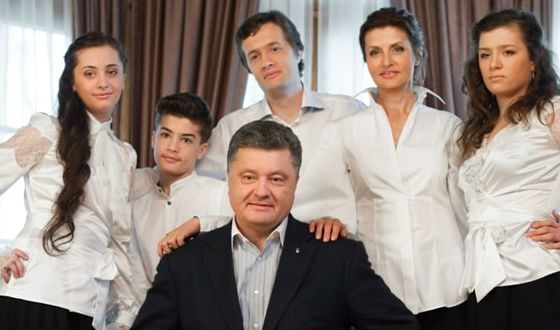 Poroshenko with his wife and children