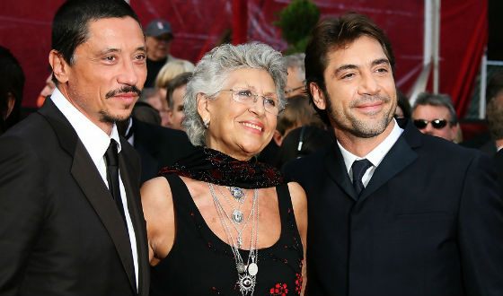 With mother and brother at the Oscars Award Ceremony (2008)