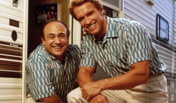 Arnold Schwarzenegger and Danny DeVito on the Set of «Twins»