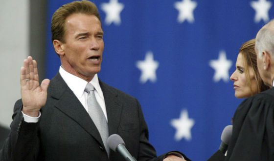Schwarzenegger Makes Oath as the New Governor of California