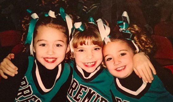 Miley Cyrus with her best friends from childhood