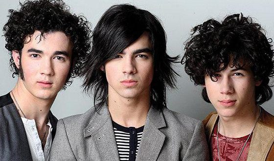 Nick Jonas with his brothers