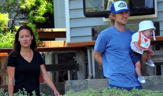 Owen Wilson and Jade Duell with their son