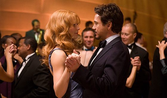 Gwyneth Paltrow and Robert Downey Jr. in the movie Iron Man