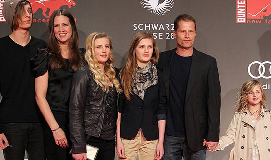 Til Schweiger with Dana and their children