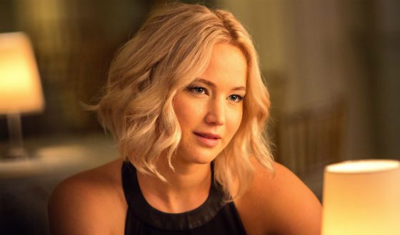 Jennifer Lawrence returns to natural hair color