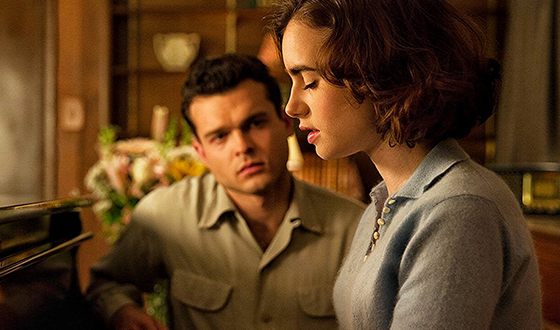Alden Ehrenreich and Lily Collins in «Rules Don’t Apply»