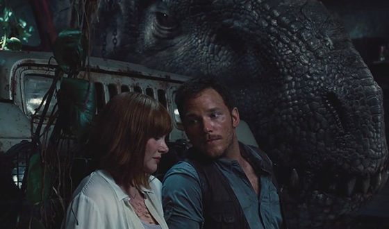 Bryce Dallas Howard with Chris Pratt in the movie Jurassic World