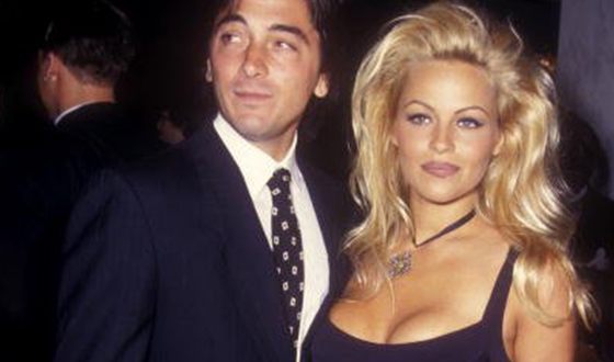 Pamela Anderson dated Scott Baio