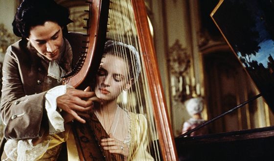 Uma and Keanu Reeves in a historical drama «Dangerous Liaisons»