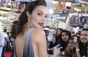 Gal Gadot became a star of new Maroon 5’s music video