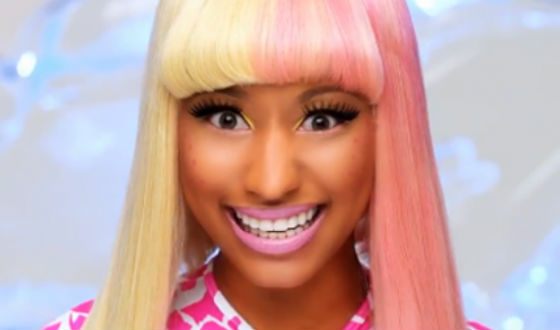 Nicki adores pink color