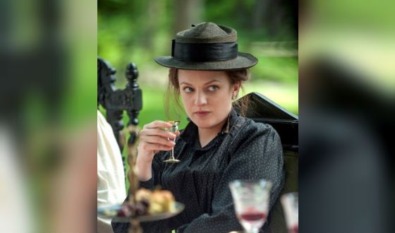 Elisabeth Moss on the set of The Seagull