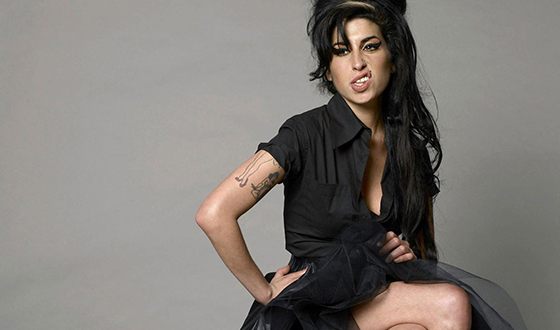 Amy Winehouse Joined the Worst-Dressed Women List