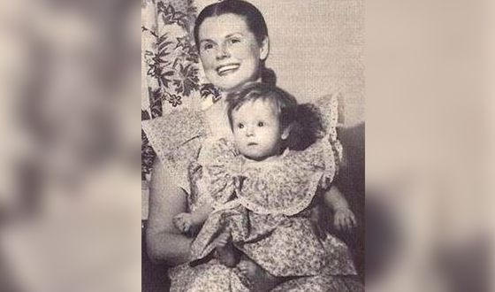 Meryl Streep as a child with her mother