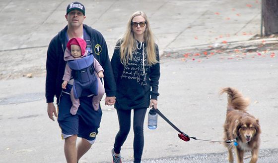 Amanda Seyfried with her husband and daughter